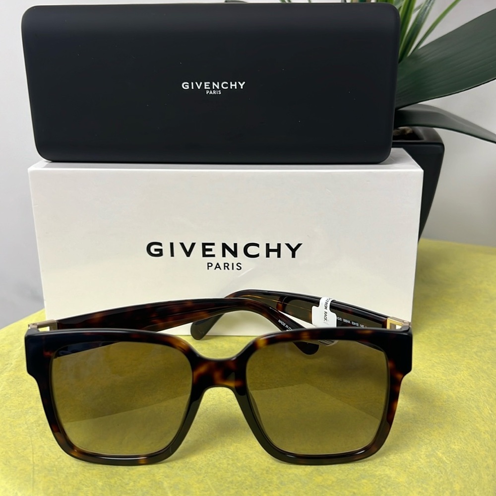 NWT!! Authentic GIVENCHY woman’s HAVANA BROWN GRADIENT sunglasses.